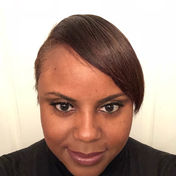 Meet your Posher, Christy - Picture 3 of 5